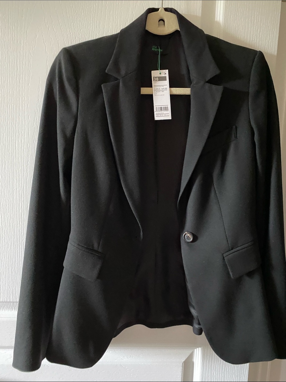 United Colors Of Benetton Women's Black Tailored pants suit.